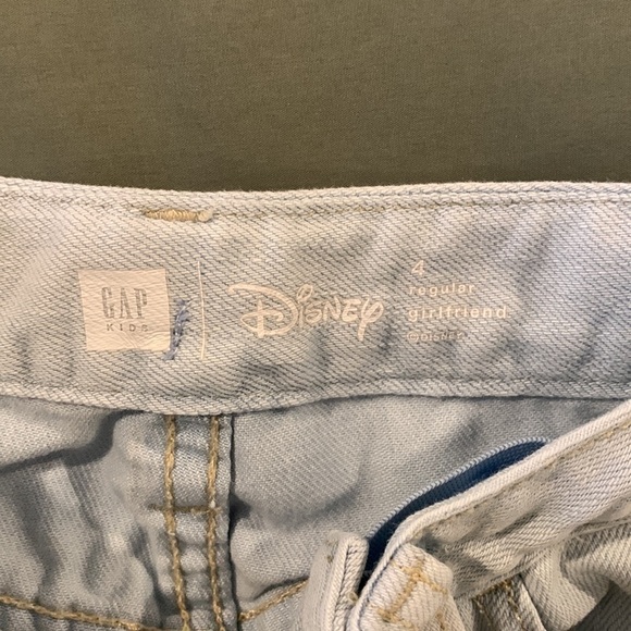 Little Girls Gap Disney Colab light wash jeans. Lightweight and great for spring - Picture 4 of 7